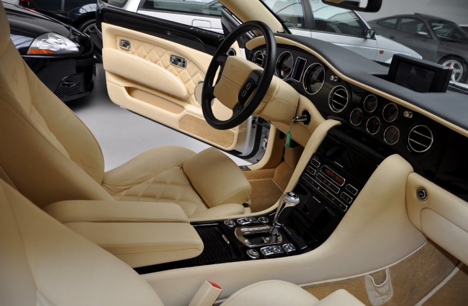 2022 Bentley Brooklands Interior